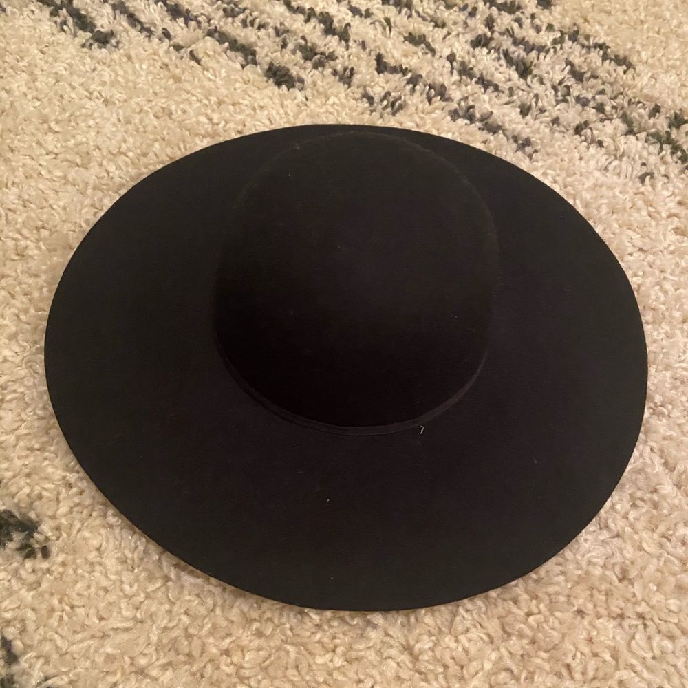 Black wide brim floppy hat